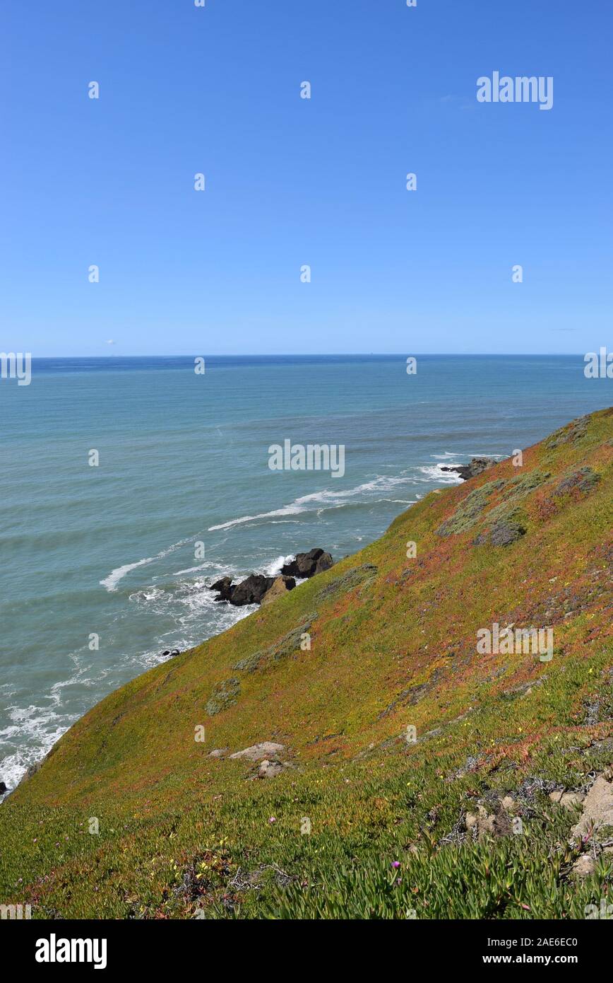 Blick auf den Pazifischen Ozean von Mussel Rock Park, Pacifica, Kalifornien Stockfoto