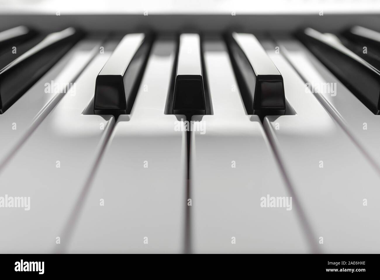 Nahaufnahme Detail auf den schwarzen und weißen Tasten auf einem Keyboard, mit Platz für Text kopieren Stockfoto