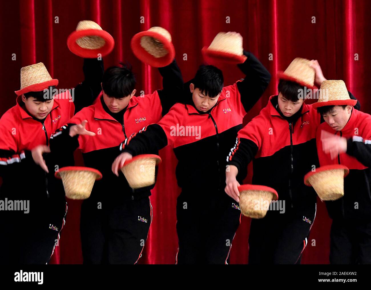 Xincai, der chinesischen Provinz Henan. 6. Dezember, 2019. Studenten