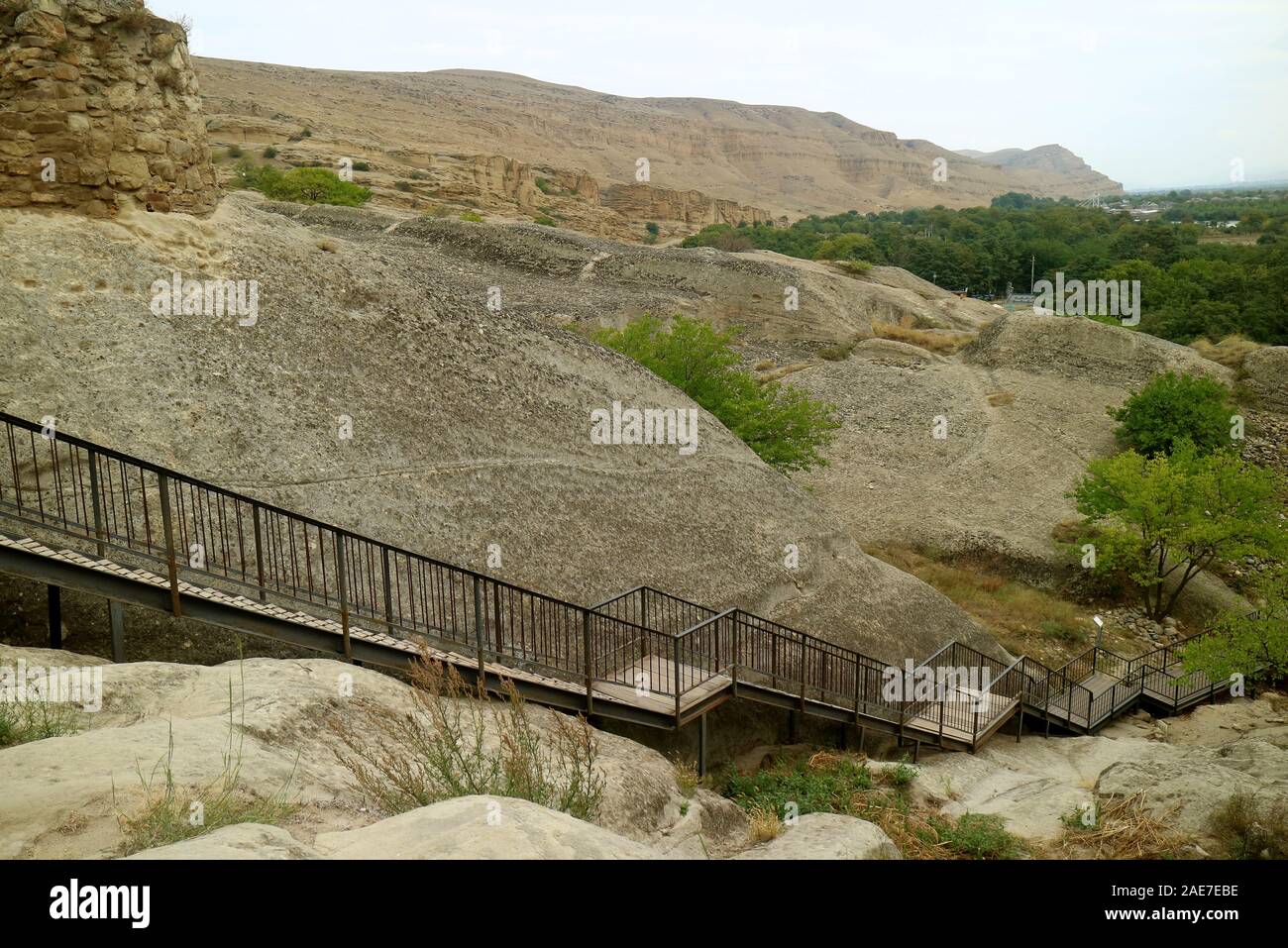 Lange Treppe zum Alten Uplistsikhe Höhle Stadt auf dem Felsmassiv der Mtkvari Ufer, Shida Kartli Region, Georgien Stockfoto