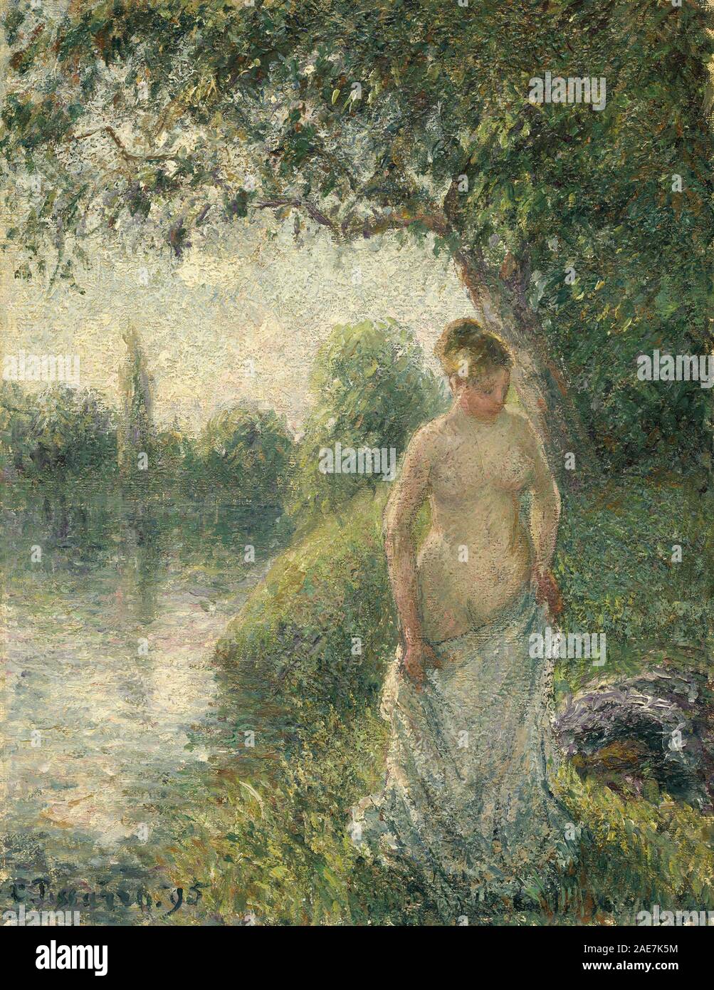 Gemälde von Camille Pissarro um 1895, das ein Badebad im Wasser, eine Figur, eine umgebende Landschaft, Reflexionen und einen impressionistischen Stil des 19. Jahrhunderts darstellt. Stockfoto