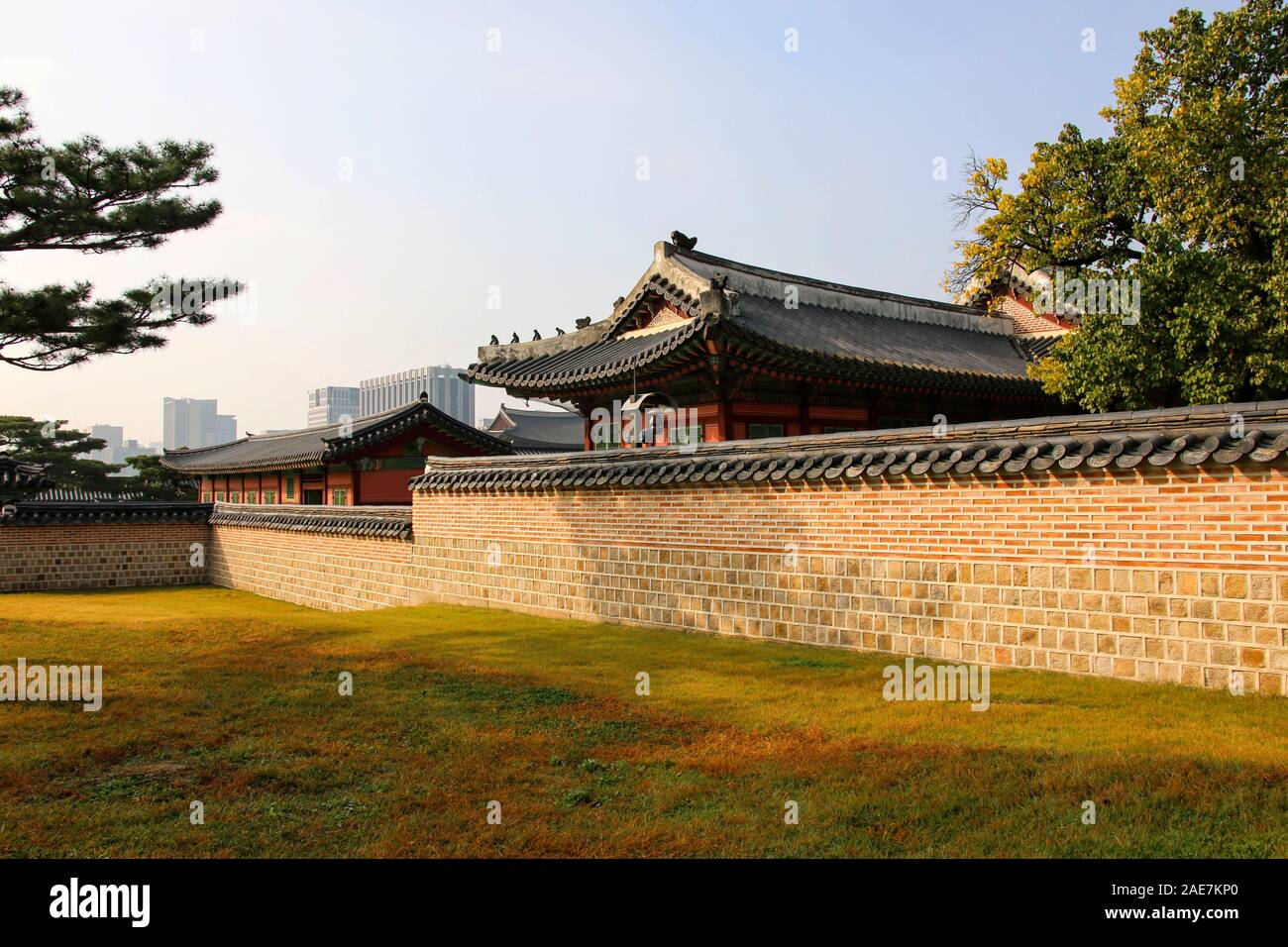 Traditionelle koreanische Wand, Architektur an der Gyeongbokgung Palast in Seoul, Südkorea Stockfoto