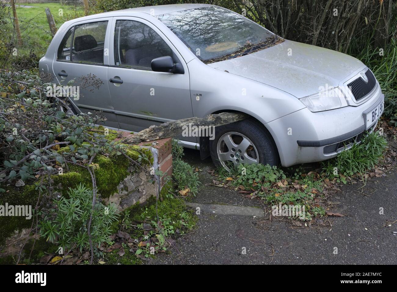 Dezember 2019 - Abgebrochene silber Skoda Fabia Auto in Bath, Devon, Großbritannien Stockfoto