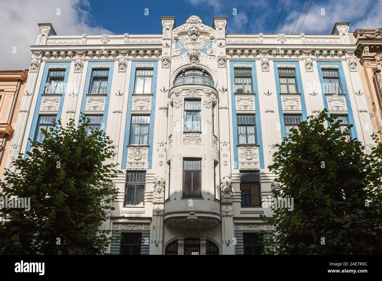 Riga Art Nouveau (Jugendstil), mit Stuckverzierungen eingerichtet auf der Fassade des Hauses von Alberta Street (Alberta iela), 8, Architekt M. Eyzenshteyn Stockfoto