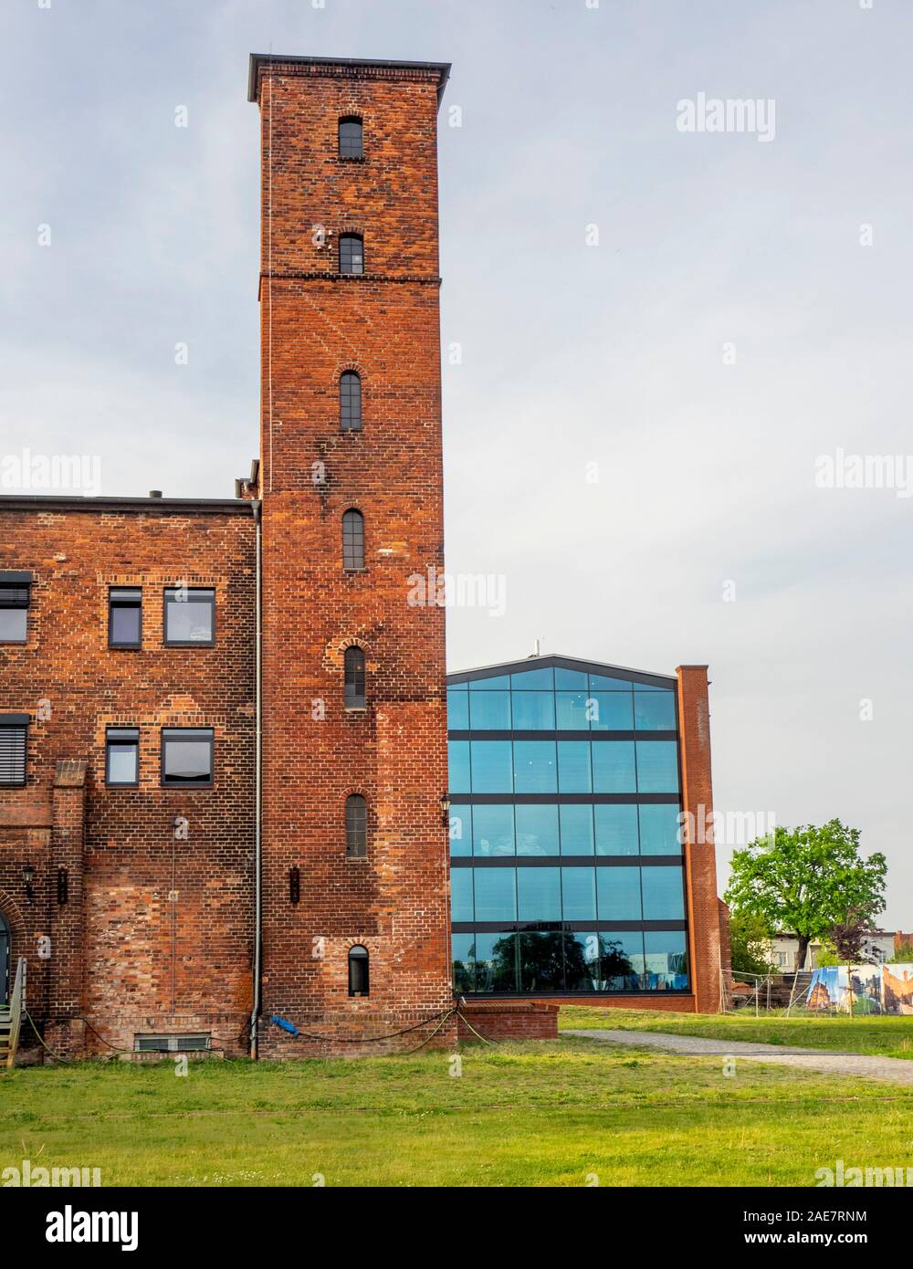 Denkmalschutz Adaptive Wiederverwendung der ehemaligen Fabrik als Hotelbrauerei-Restaurant und Konzert-Veranstaltungsort in Wittenberge Brandenburg Deutschland neu entwickelt. Stockfoto