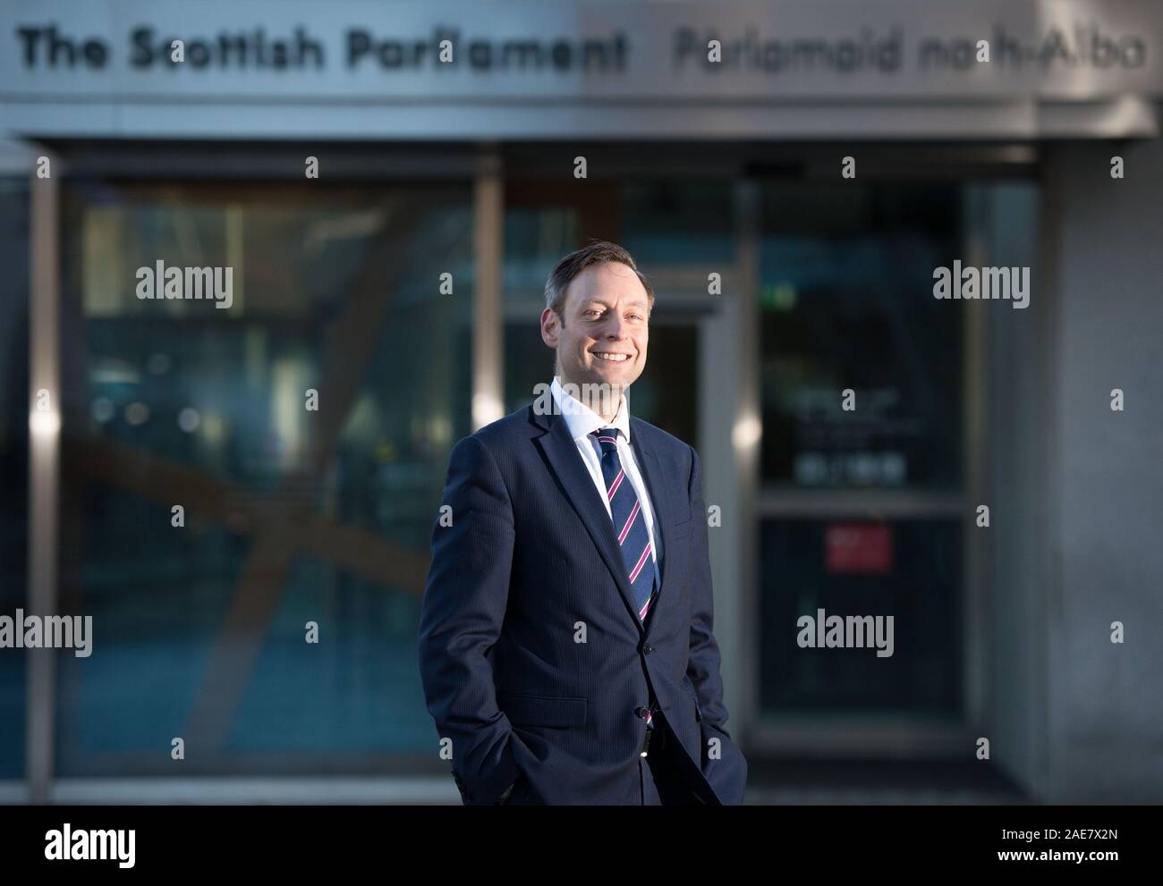 Edinburgh, Großbritannien. 14. November 2019. Im Bild: Liam Kerr MSP - Stellvertretende Vorsitzende und Geschäftsführer der Schottischen Konservativen Partei. Foto op außerhalb des Schottischen Parlaments. Credit: Colin Fisher/Alamy Leben Nachrichten. Stockfoto