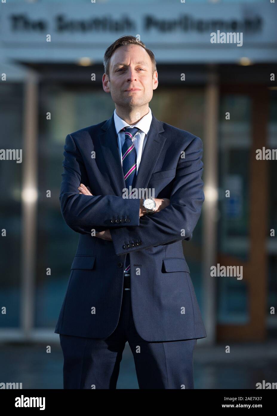 Edinburgh, Großbritannien. 14. November 2019. Im Bild: Liam Kerr MSP - Stellvertretende Vorsitzende und Geschäftsführer der Schottischen Konservativen Partei. Foto op außerhalb des Schottischen Parlaments. Credit: Colin Fisher/Alamy Leben Nachrichten. Stockfoto