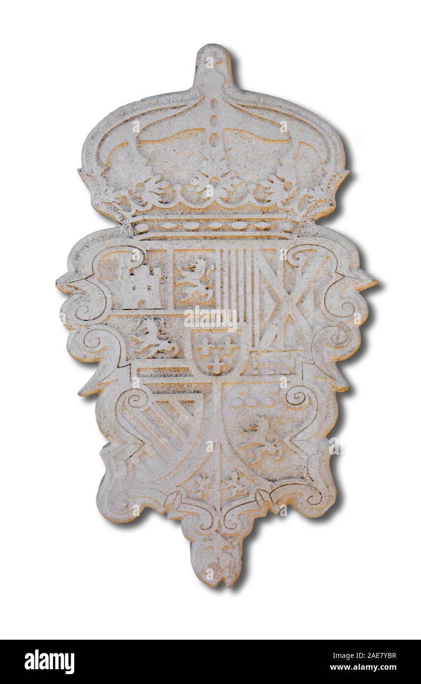 Fuente Palmera - Spanien - Dez 9th, 2019: Wappen von Karl III. von Spanien geschnitzt auf Stein. In Fuente Palmera Wasserwirtschaft Einrichtungen angeschlossen Stockfoto