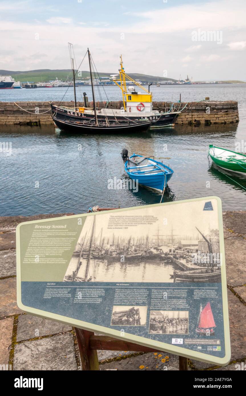 Erläuternde Informationen Panel an Hay's Dock auf Bressay Sound, Lerwick. Stockfoto