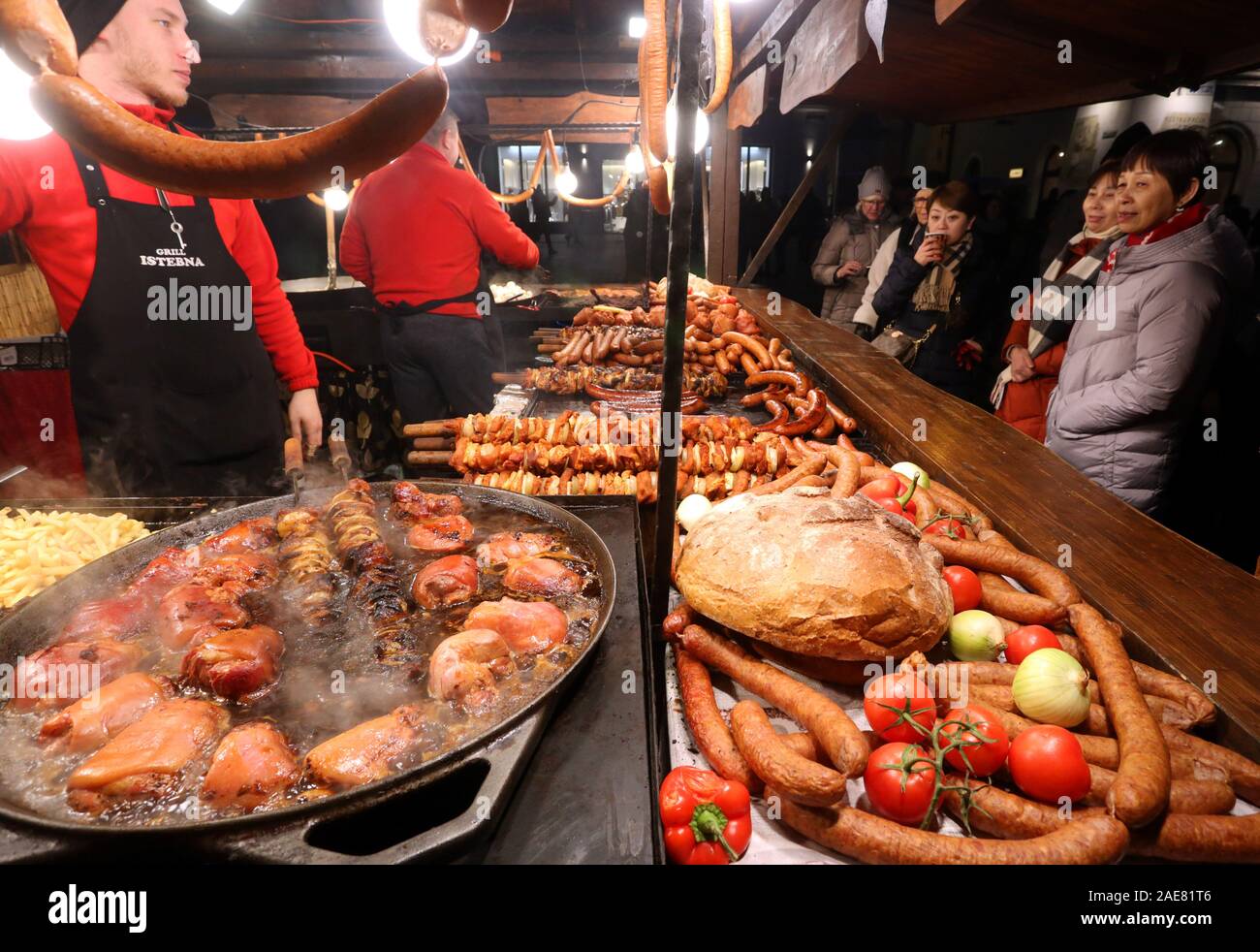 Krakau. Krakau. Polen. Weihnachten jährliche Straßenfest auf dem Marktplatz. Stockfoto