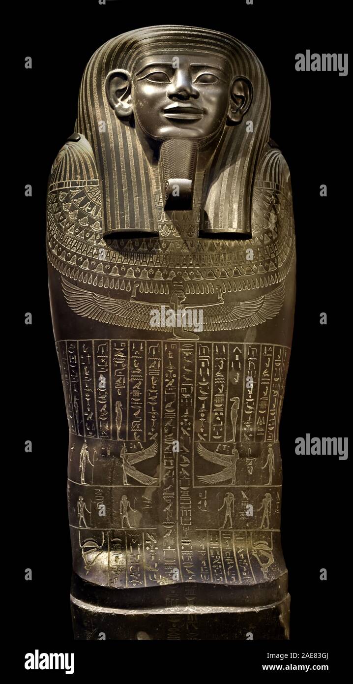 Pharao Psammetichus I. (664-610 v. Chr.). 700 und 500 v. Chr. kamen großformatige schwarze Steinsarkophage in Ägypten, der Sarkophag von Wahibreemachet (Wahibre befindet sich am Horizont) ist ein schönes Beispiel dafür, das aus massivem Basalt besteht. Ägypten, Ägypten. Stockfoto