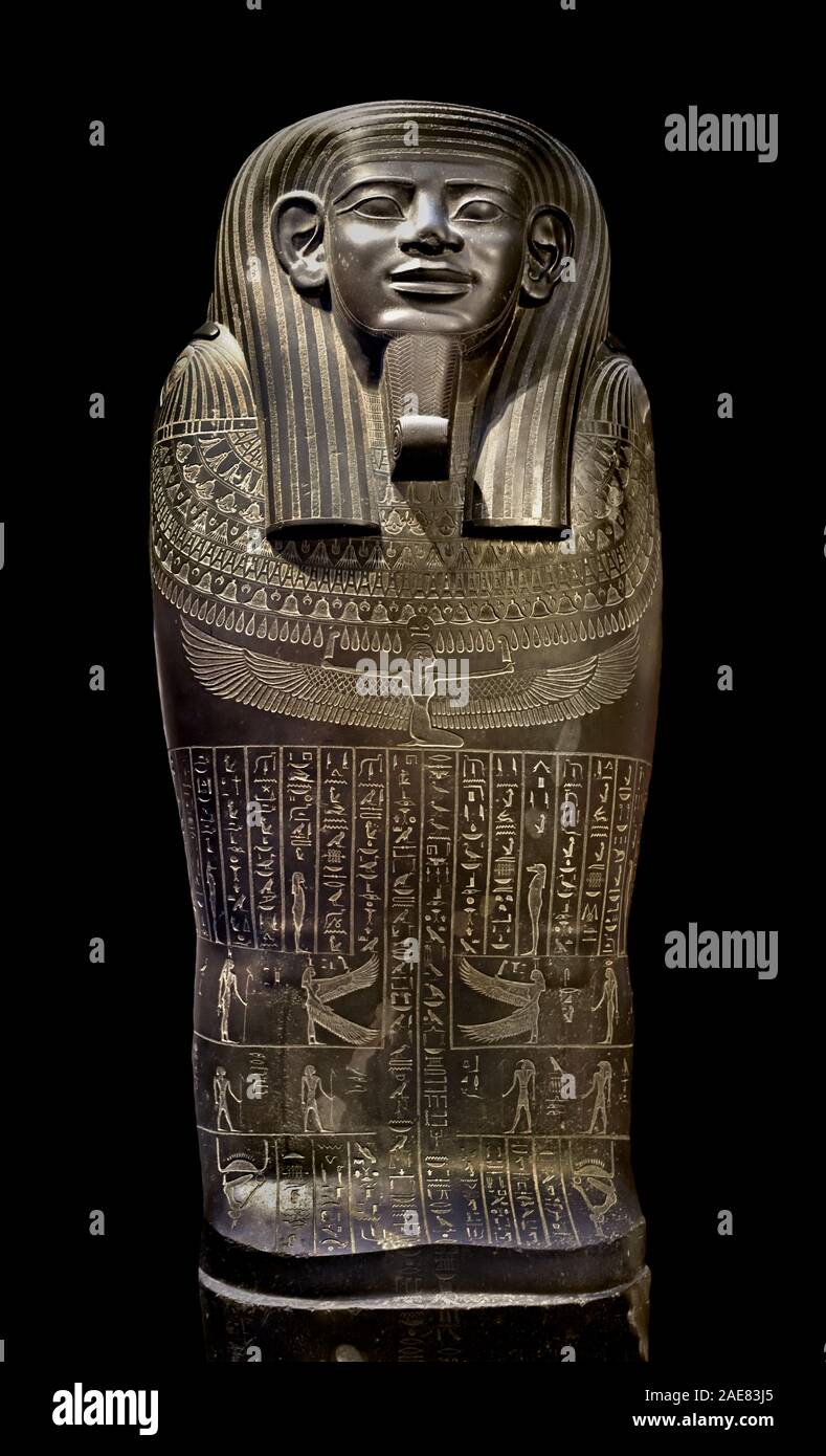 Pharao Psammetichus I. (664-610 v. Chr.). 700 und 500 v. Chr. kamen großformatige schwarze Steinsarkophage in Ägypten, der Sarkophag von Wahibreemachet (Wahibre befindet sich am Horizont) ist ein schönes Beispiel dafür, das aus massivem Basalt besteht. Ägypten, Ägypten. Stockfoto