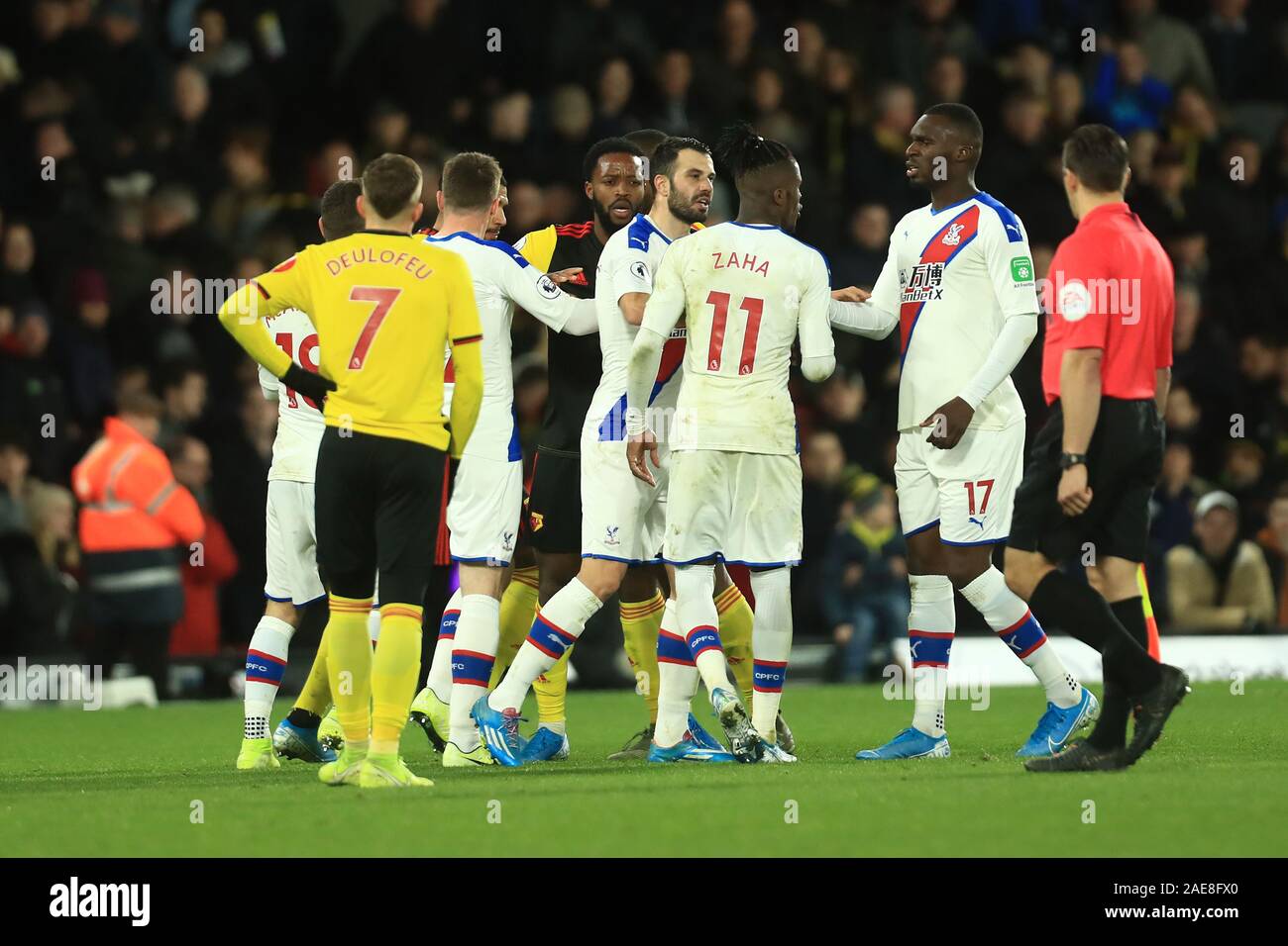 WATFORD, England - am 7. Dezember Tempers flare Nach der Premier League Match zwischen Watford und Crystal Palace an der Vicarage Road, Watford am Samstag, den 7. Dezember 2019. (Credit: Leila Coker | MI Nachrichten) das Fotografieren dürfen nur für Zeitung und/oder Zeitschrift redaktionelle Zwecke verwendet werden, eine Lizenz für die gewerbliche Nutzung Kreditkarte erforderlich: MI Nachrichten & Sport/Alamy leben Nachrichten Stockfoto