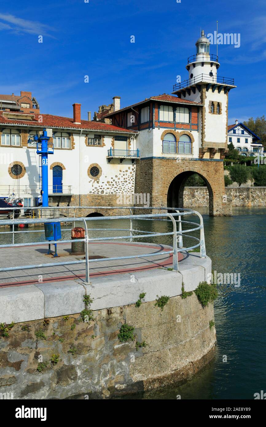 Arriluze Leuchtturm & Coast Guard Station, Getxo Bilbao City, Provinz Biscaya, Spanien Stockfoto