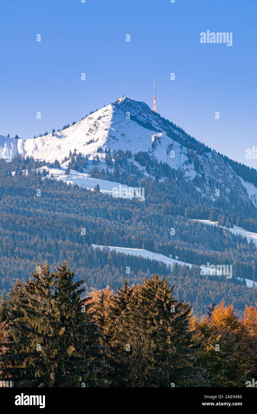 Schneebedeckten Mt Gruenten, ersten Schneefall im Herbst, von Brosisellegg, Allgäu, Bayern, Deutschland Stockfoto