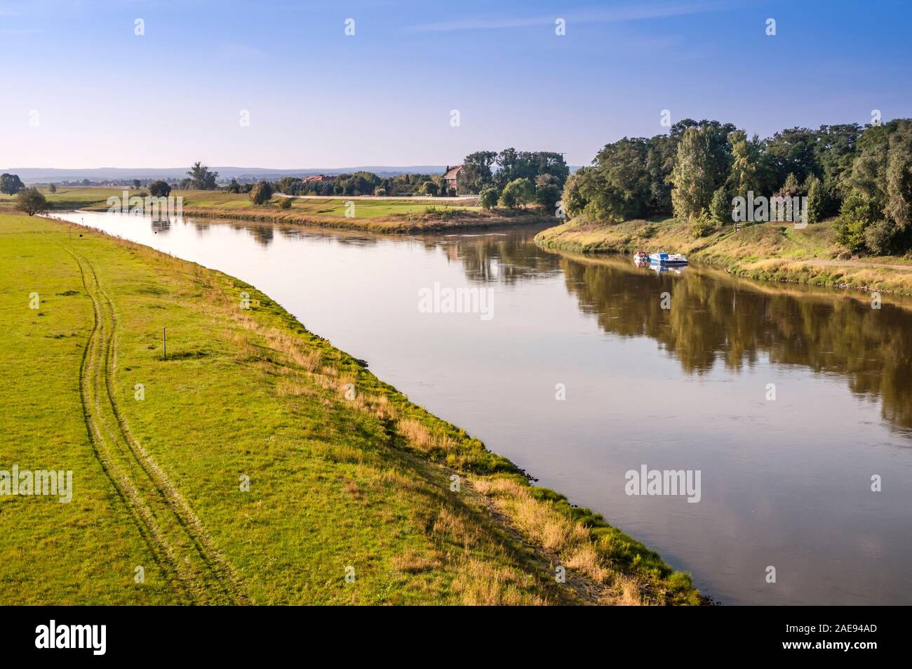 Elbe bei von der Brücke nach Süden gesehen, Elberadweg, Deutschland