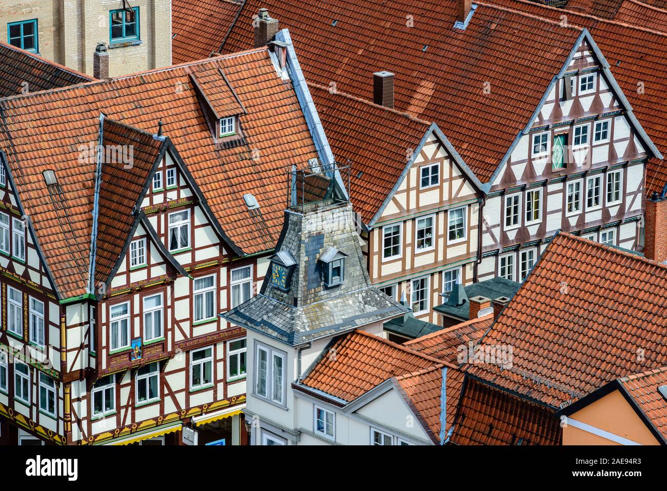 Blick über die Dächer der mittelalterlichen Altstadt von Celle, vom Turm der Stadtkirche, Stadtkirche, Celle, Niedersachsen, Deutschland Stockfoto