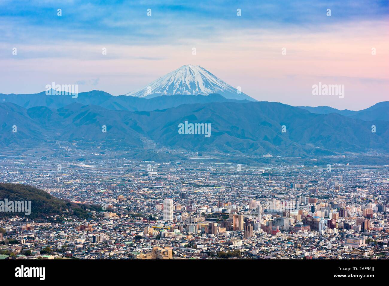 Kofu, Japan Skyline mit Mt. Fuji. Stockfoto