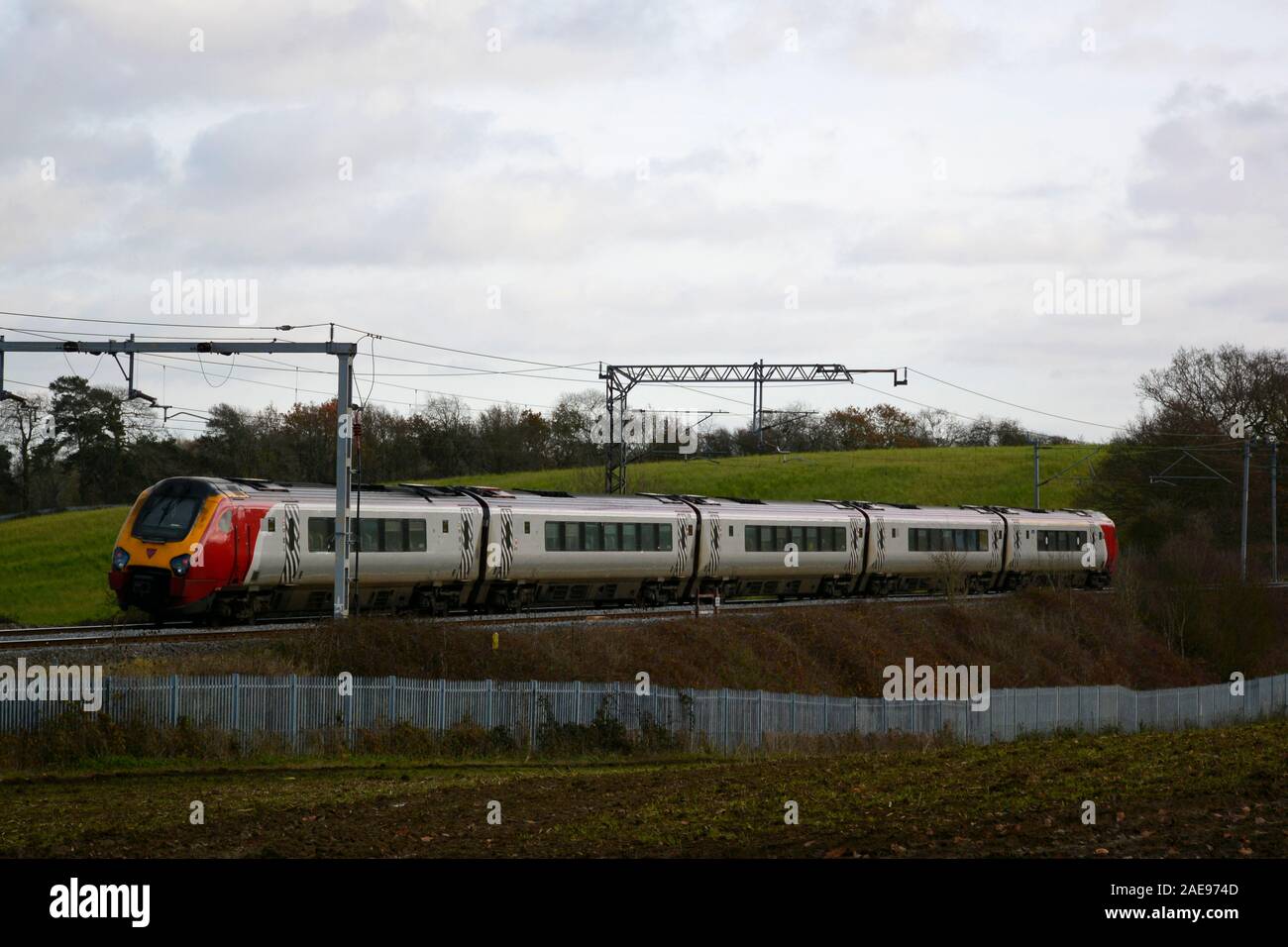 Ein Virgin Trains Class 221 Super Voyager fährt der West Coast Main Line am letzten Tag der Virgin Trains Franchise, Dezember 2019 Stockfoto