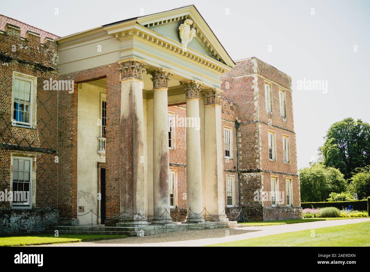 North Face Der vyne, gebaut 1500-1520, die klassischen Portikus von John Webb aufgenommen 1654, einer der frühesten für ein englisches Herrenhaus. Stockfoto