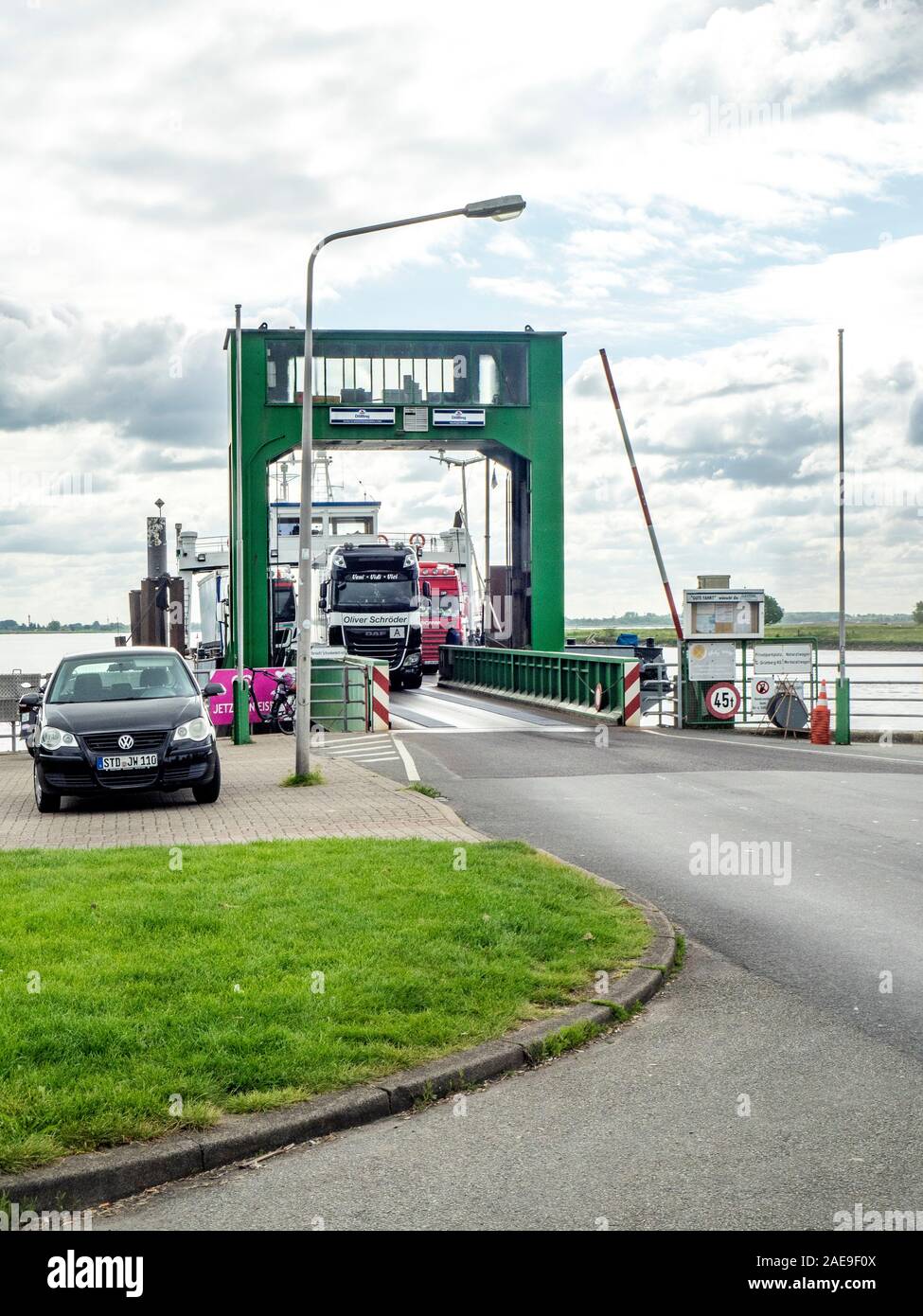 Fahrbetrieb wischhafen glucksstadt Fotos und Bildmaterial in hoher Auflösung Alamy Fahrbetrieb wischhafen glucksstadt Fotos und Bildmaterial in hoher Auflösung Alamy