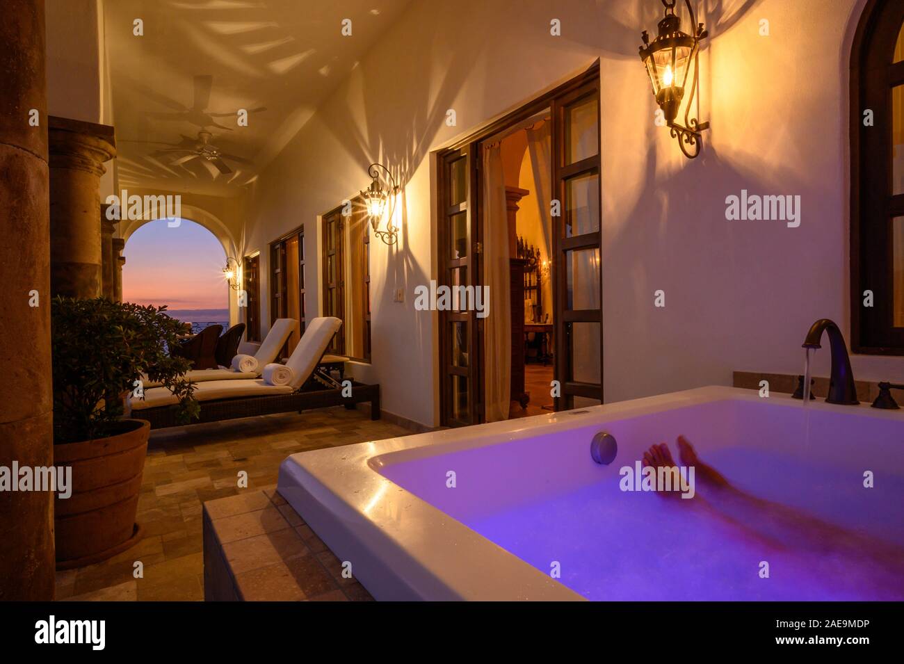 Casa Kimberly Hotel: VIPs Zimmer Whirlpool auf Deck; Puerto Vallarta, Jalisco, Mexiko. Stockfoto