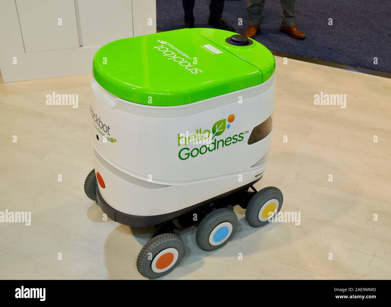 SnackBot autonomen, Selbst - fahrroboter für PepsiCo Hallo guten Snacks außerhalb an Studenten zu liefern, präsentiert auf der CES, Las Vegas, NV, USA Stockfoto