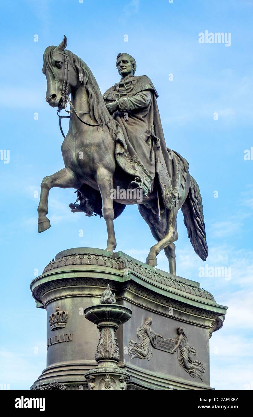 Bronzestatue Skulptur Johannes von Sachsen Denkmal von Johannes Schilling Bildhauer am Theaterplatz Altstadt Dresden Sachsen Deutschland. Stockfoto