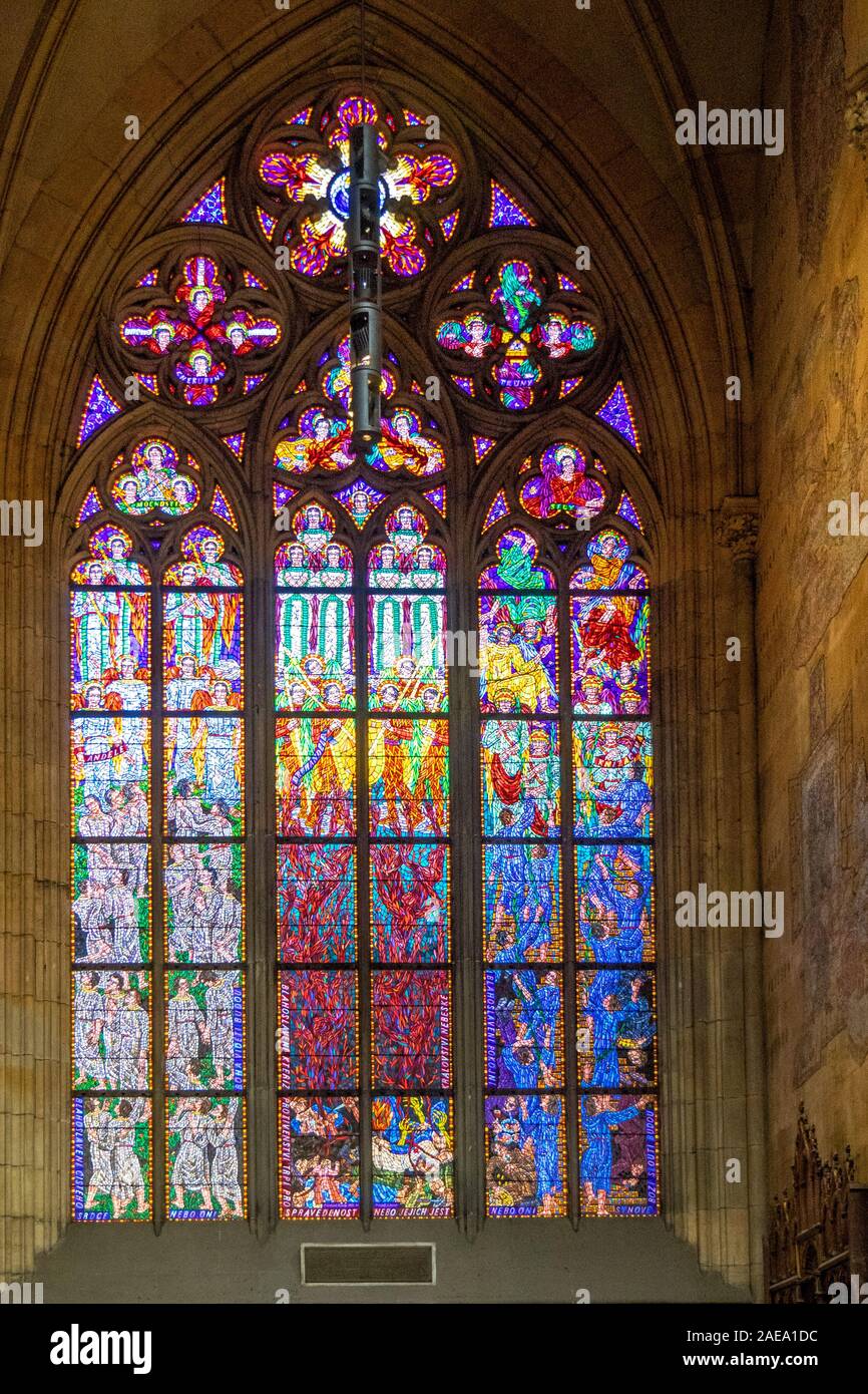 Detail der Fleck-Glas-Fenster in gotischen St. Vitus Kathedrale Prager Burg Komplex Prag Tschechische Republik. Stockfoto