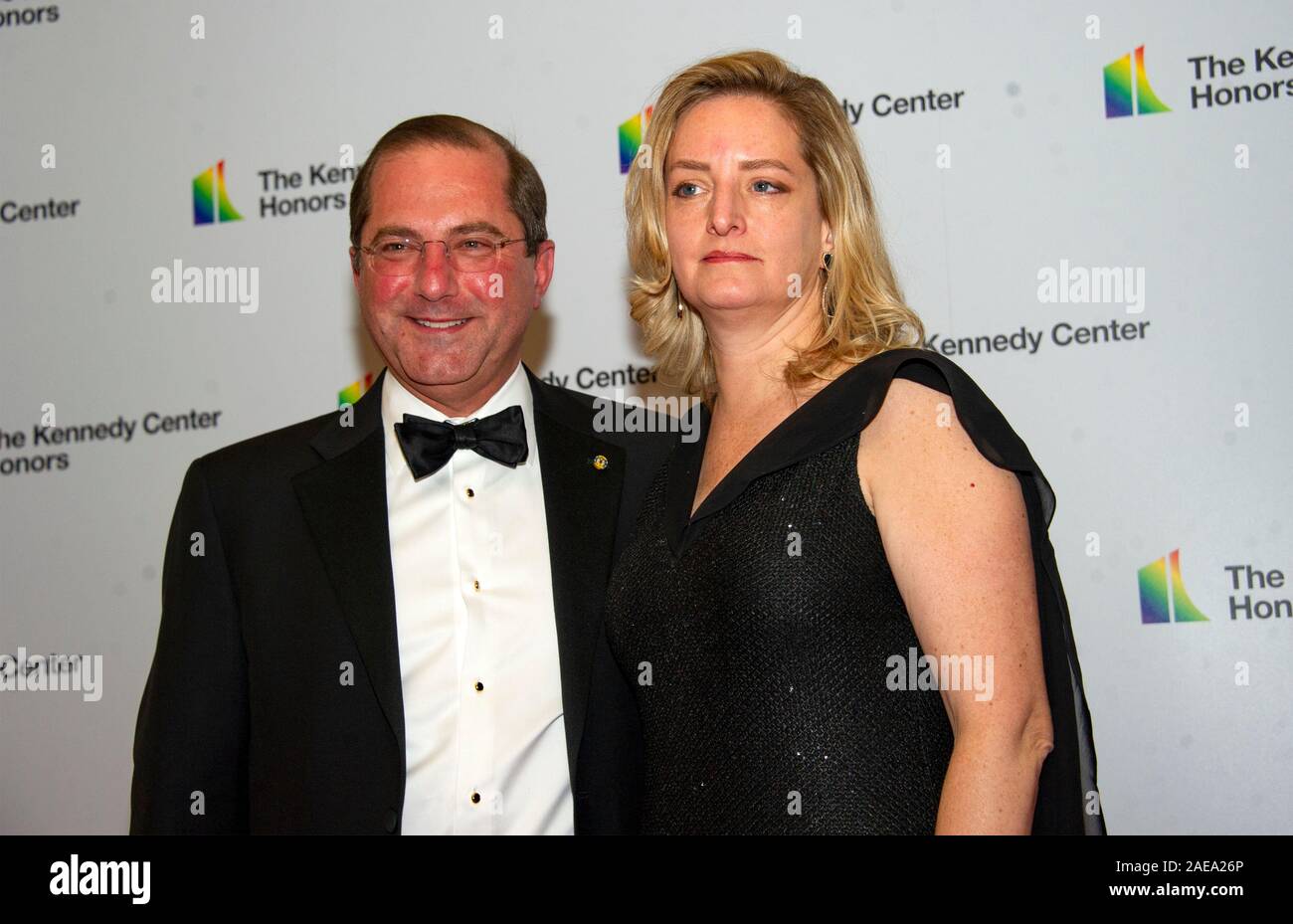 Washington DC, USA. 07 Dez, 2019. United States Minister für Gesundheit und Soziale Dienste (HHS), Alex Azar, und seine Frau, Jennifer, kommen für die formale Artist Abendessen zu Ehren des Empfänger der 42. jährlichen Kennedy Center Honors am United States State Department in Washington, DC am Samstag, 7. Dezember 2019. Die Preisträger 2019 sind: Erde, Wind & Feuer, Sally Field, Linda Ronstadt, Sesamstraße, und Michael Tilson Thomas. Credit: MediaPunch Inc/Alamy leben Nachrichten Stockfoto