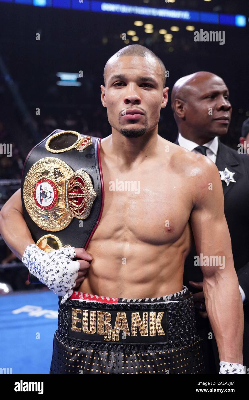 Brooklyn, New York, USA. 7 Dez, 2019. CHRIS EUBANK JR. (Schwarz-gold-Amtsleitungen) stellt für Foto nach dem Sieg über MATT KOROBOW durch TKO in der ersten Runde ein mittelgewicht bout am Barclays Center in Brooklyn, New York. Quelle: Joel Plummer/ZUMA Draht/Alamy leben Nachrichten Stockfoto