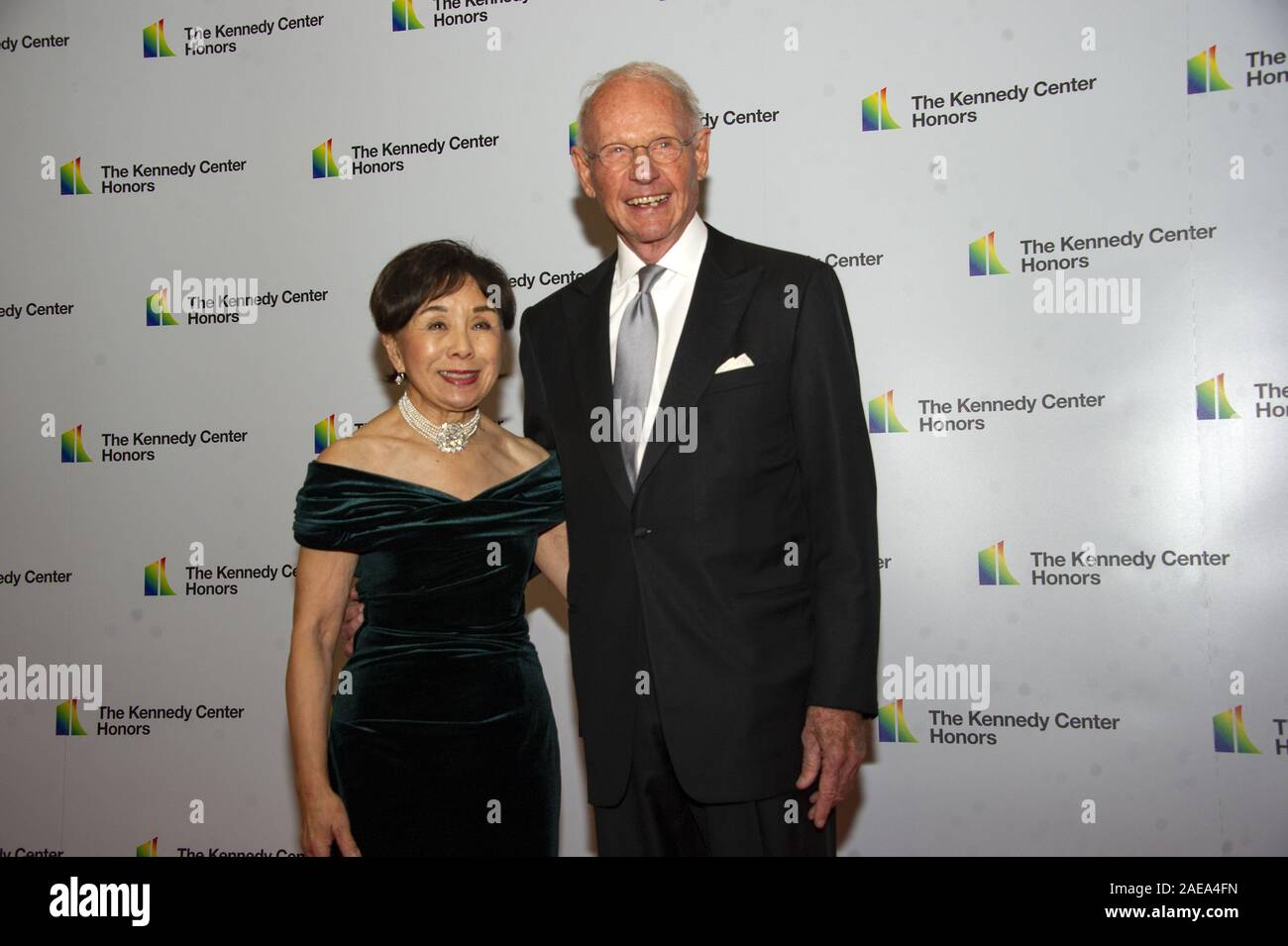 Washington, USA. 07 Dez, 2019. USA-Mitarbeiter Doris Matsui und Roger Sant, Mitglied des National Symphony, kommen für die formale Artist Abendessen zu Ehren des Empfänger der 42. jährlichen Kennedy Center Honors in den USA State Department in Washington, DC am Samstag, 7. Dezember 2019. Die Preisträger 2019 sind: Erde, Wind & Feuer, Sally Field, Linda Ronstadt, Sesamstraße, und Michael Tilson Thomas. Credit: Ron Sachs/Pool über CNP Quelle: UPI/Alamy leben Nachrichten Stockfoto