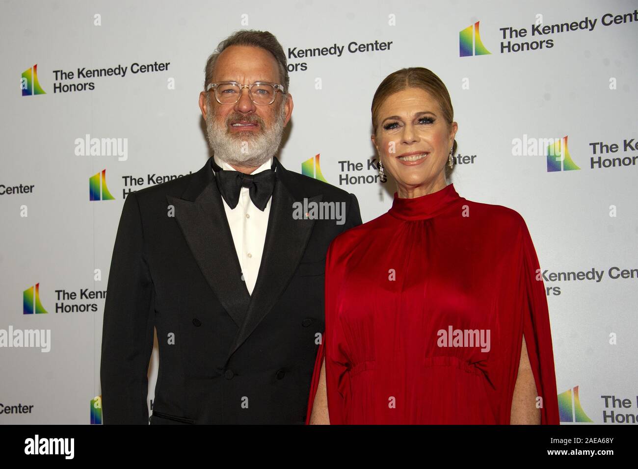 Washington, USA. 07 Dez, 2019. Tom Hanks und Rita Wilson kommen für die formale Artist Abendessen zu Ehren des Empfänger der 42. jährlichen Kennedy Center Honors in den USA State Department in Washington, DC am Samstag, 7. Dezember 2019. Die Preisträger 2019 sind: Erde, Wind & Feuer, Sally Field, Linda Ronstadt, Sesamstraße, und Michael Tilson Thomas. Foto von Ron Sachs/UPI Quelle: UPI/Alamy leben Nachrichten Stockfoto