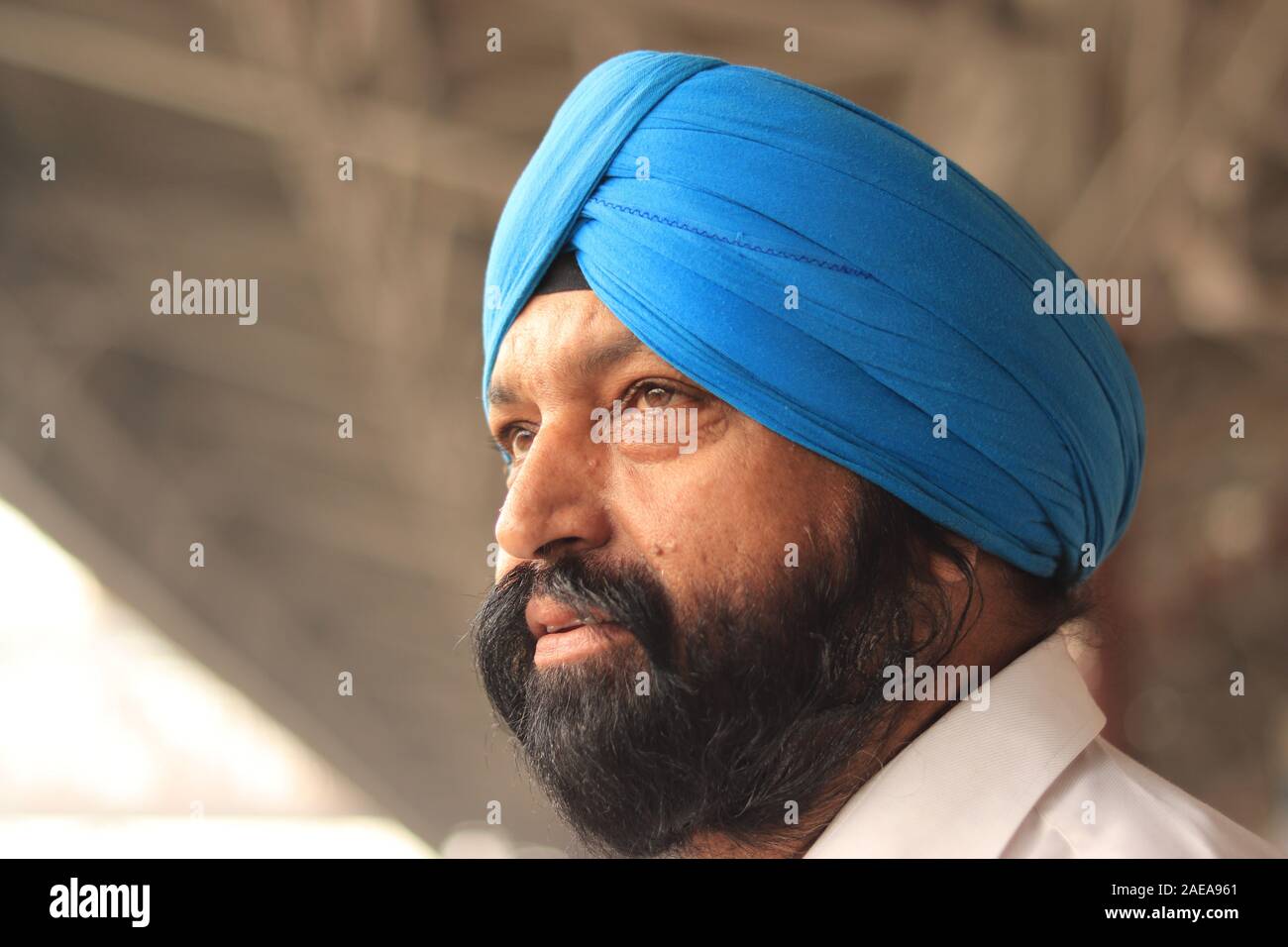 Ein Mann mit blauen Turban Stockfoto