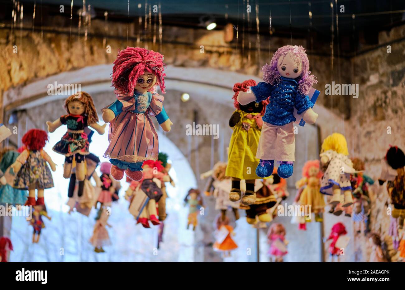 Die Rag dolls auf Anzeige, hängen in Ljubljana Teil verabschieden eine Puppe Projekt von UNICEF Slowenien Stockfoto
