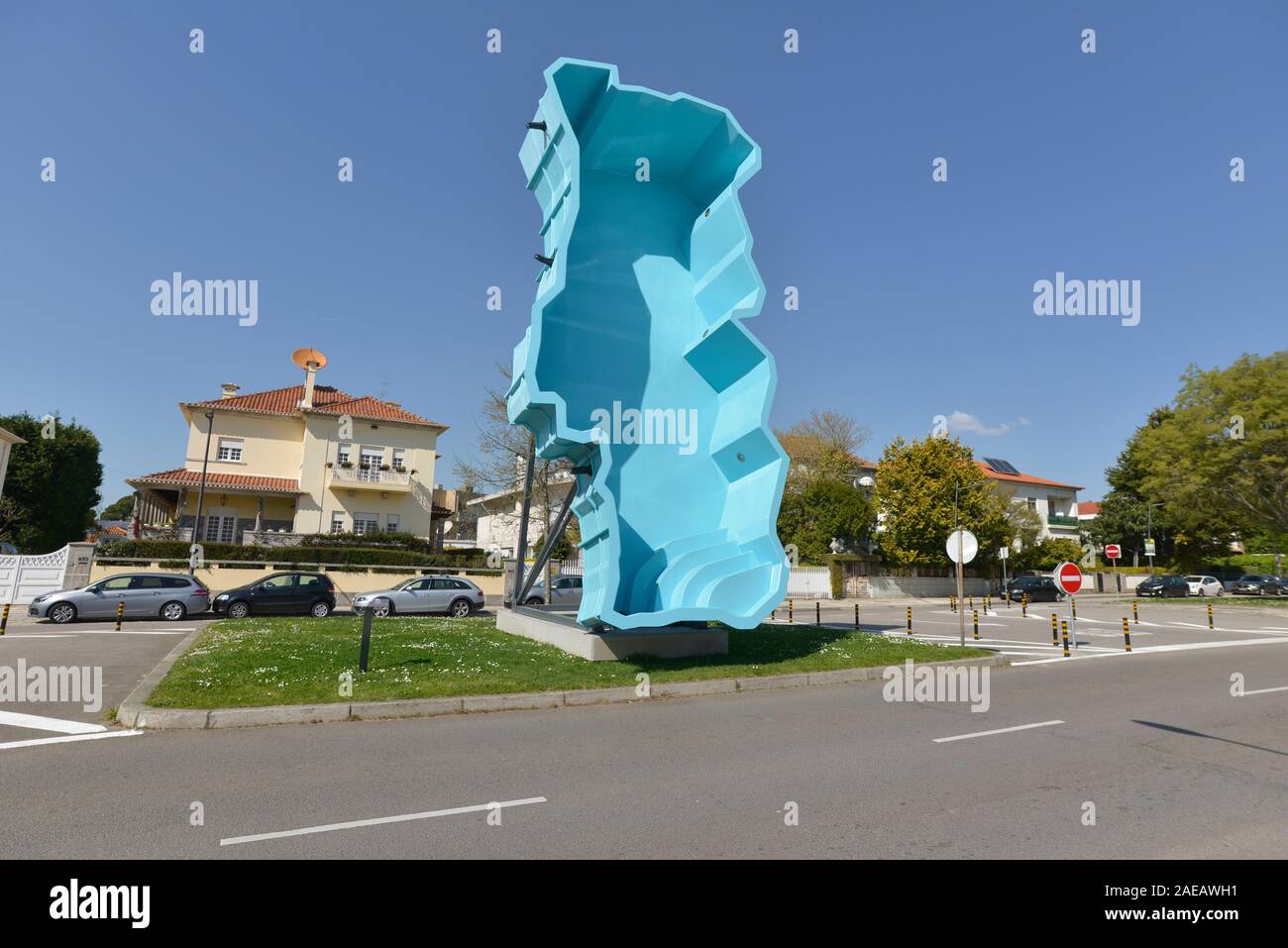 Skulptur mit der Karte von Portugal von Joana Vasconcelos. Ausstellung in der serralves Foundation (Fundação de Serralves in Porto, Portugal (1998) Stockfoto