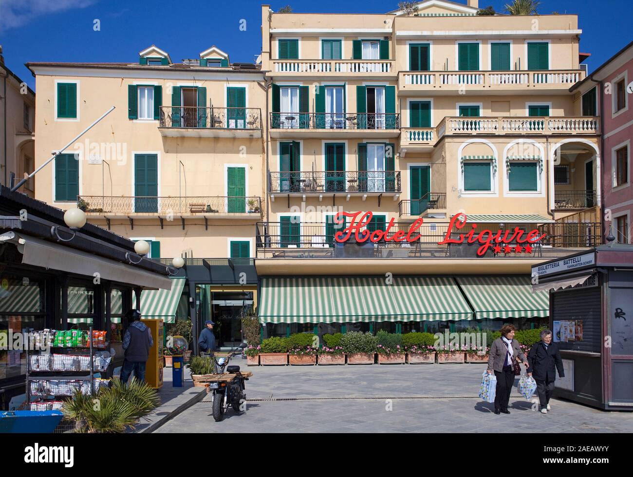 Hotel Ligure an der Strandpromenade von Alassio, Riviera di Ponente, Ligurien, Italien Stockfoto