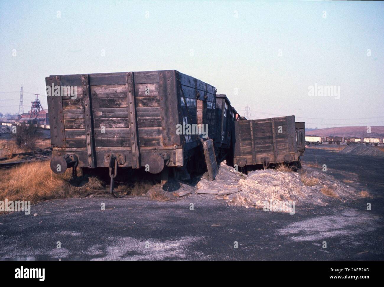 Alte Kohlewagen in Newmarket Colliery, Wakefield, West Yorkshire, Nordengland, Großbritannien, im Jahr 1974 Stockfoto