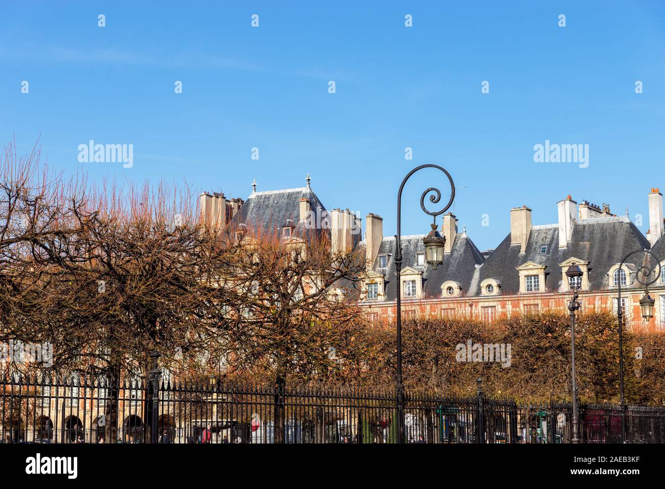 Malerischer herbst Blick auf den Place des Vosges in Paris Stockfoto