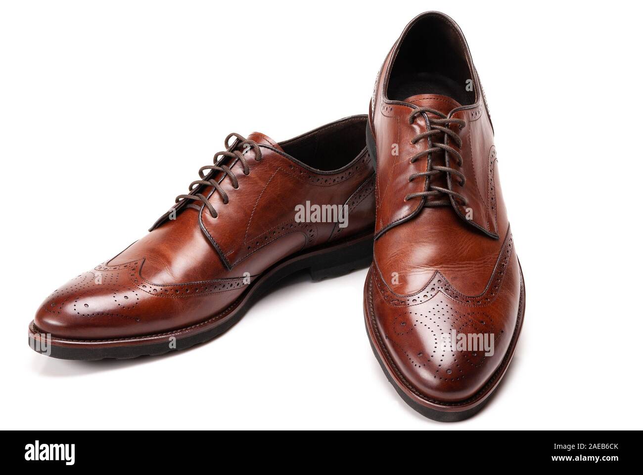 Herren elegante Schuhe aus Leder auf einem weißen Hintergrund  Stockfotografie - Alamy