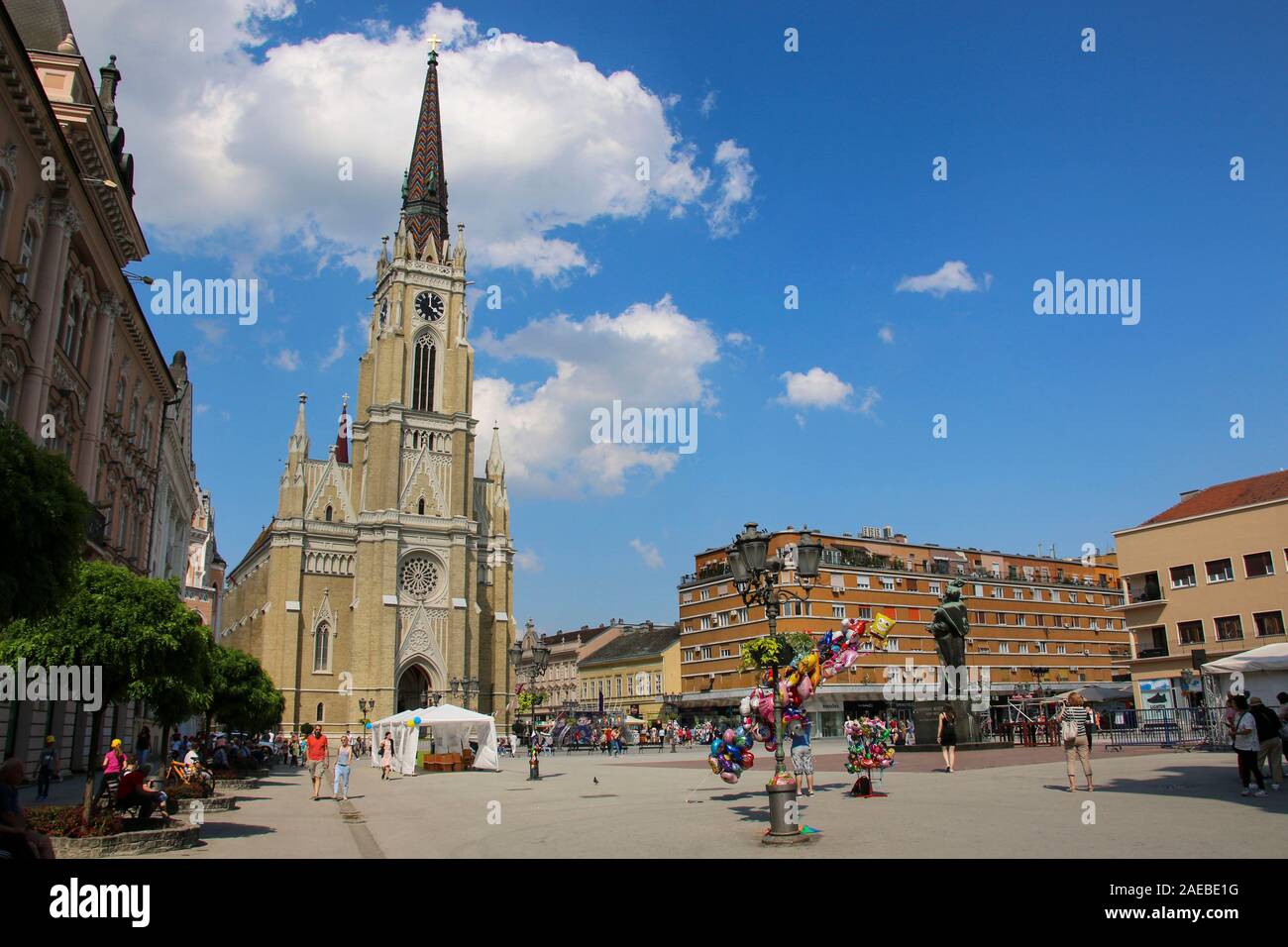 NOVI SAD, Serbien - Juni 07, 2019: Platz der Freiheit (Serbisch: Trg slobode) ist der Hauptplatz in Novi Sad, Serbien Stockfoto