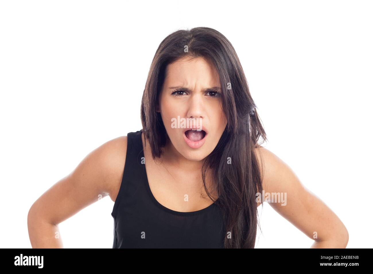 Portrait von wütenden jungen brünette Frau schreien Stockfoto