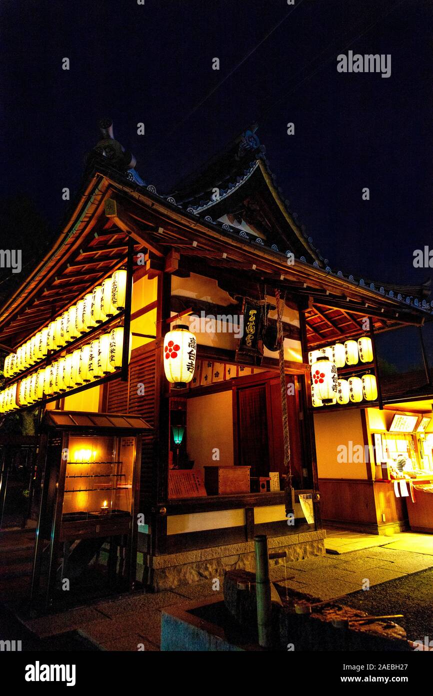 Kodai-ji-Tempel bei Nacht beleuchtet, Kyoto, Japan Stockfoto