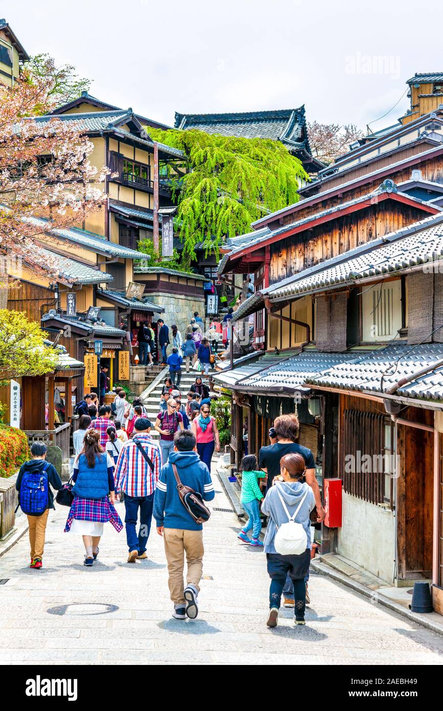 Matsubara Dori, die bis zu den Kiyomizu-dera Tempel, Kyoto, Japan Stockfoto