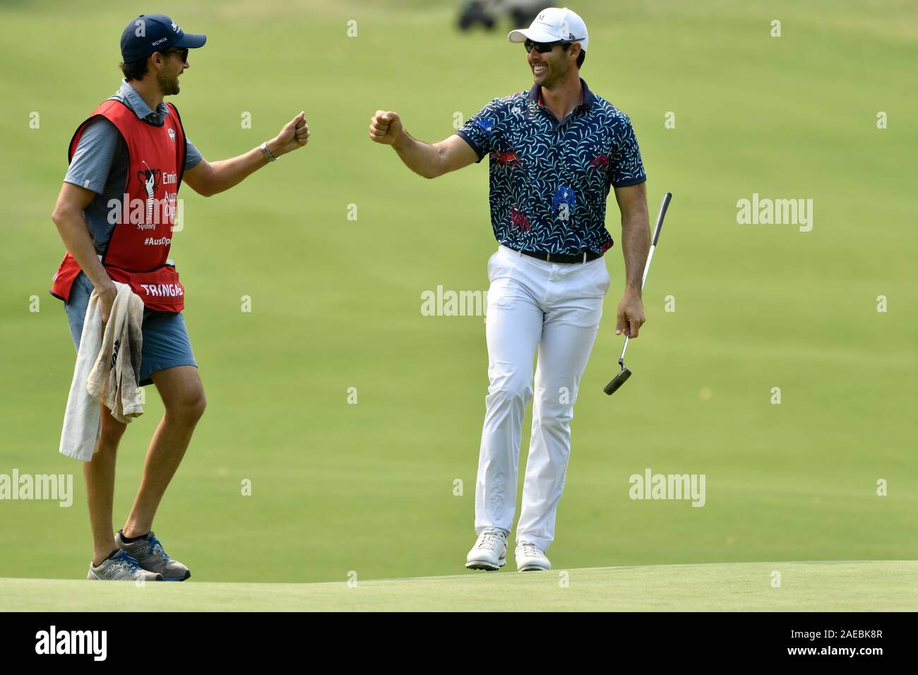 Sydney, Australien. 08 Dez, 2019. 8. Dezember 2019; Die australische Golf Club, Sydney, New South Wales, Australien; PGA Tour Australasien, die Australian Open Golf Endrunde; Cameron Tringale der Vereinigten Staaten von Amerika beulen Fäuste auf dem 14 Grün - Redaktionelle Verwendung Credit: Aktion Plus Sport Bilder/Alamy leben Nachrichten Stockfoto