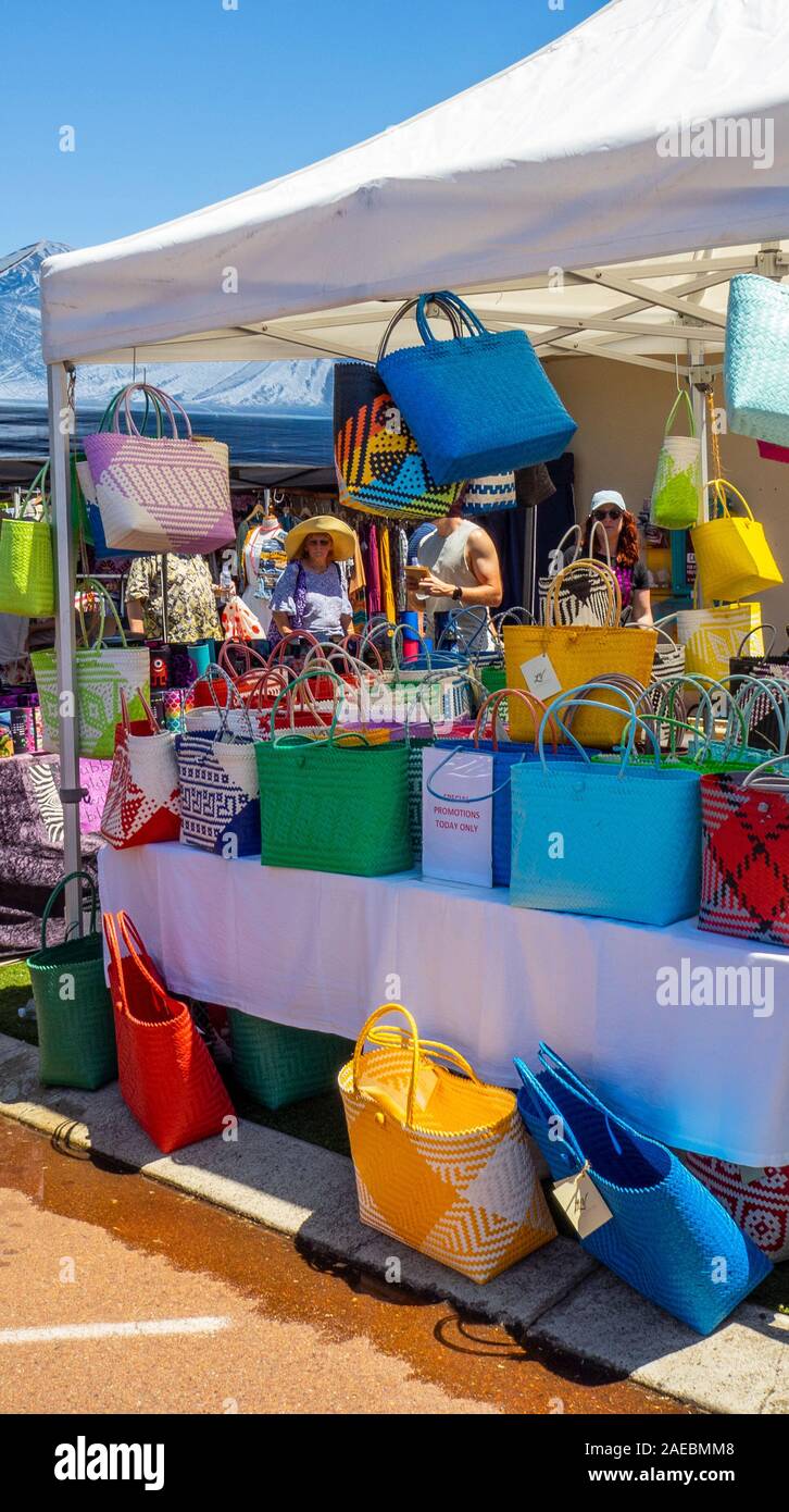 Abschaltdruck verkauf taschen bei Rotary Jacaranda Festival 2019 in Thalwil Dorf Ardross Street Perth Western Australia. Stockfoto