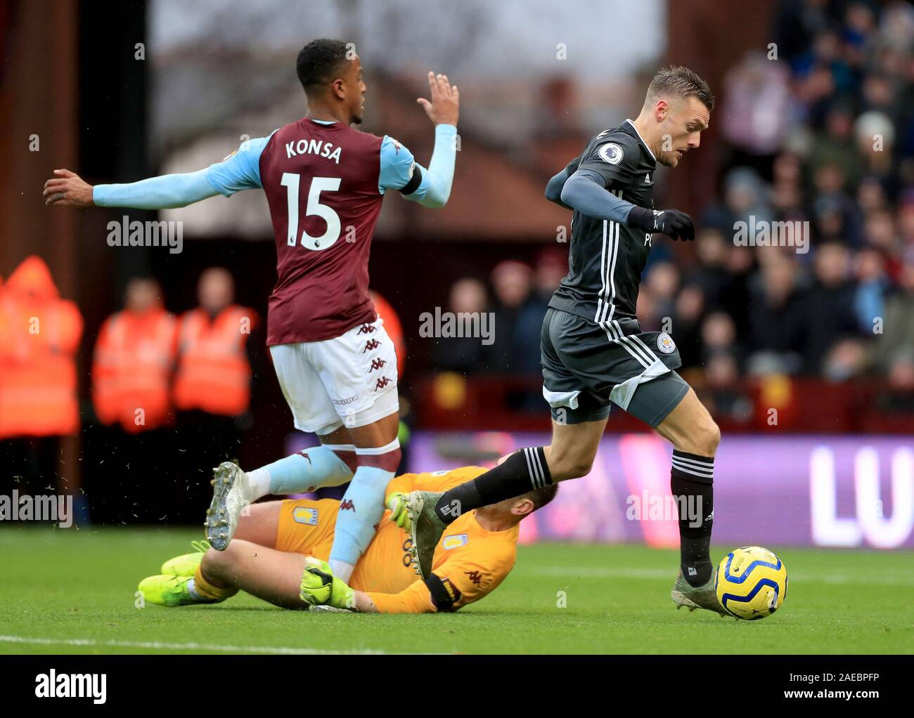 Von Leicester City Jamie Vardy Momente, bevor er erste Ziel seiner Seite des Spiels während der Premier League Match in der Villa Park, Birmingham. Stockfoto