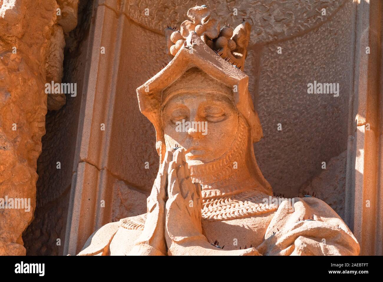 Barcelona, Spanien; 26. Oktober 2019: Saint in Stein gemeißelt an der Basis der Kirche von den Berg Tibidabo Stockfoto