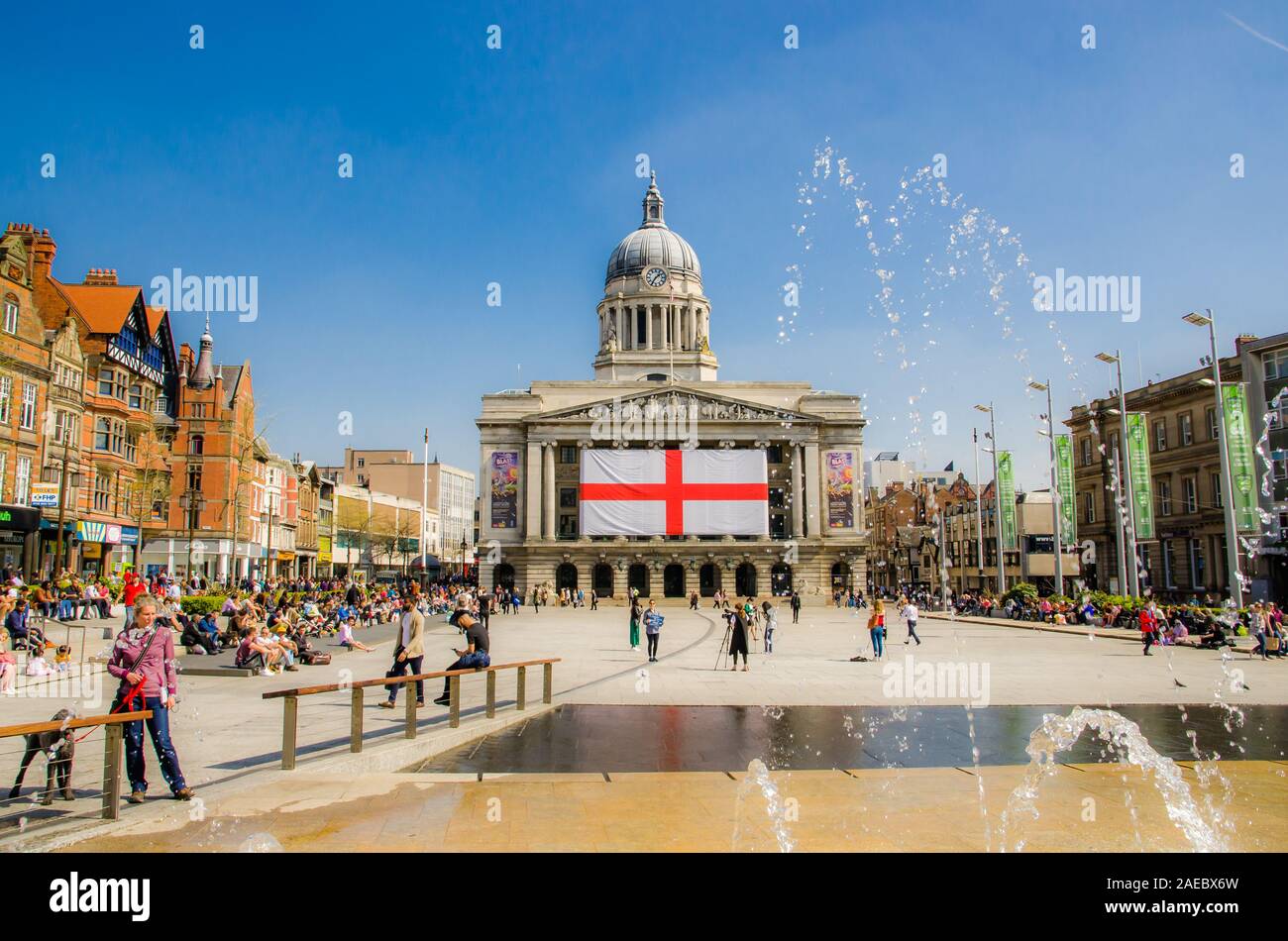 Nottingham, England, 21. April 2015. City Square, England Flagflag Stockfoto