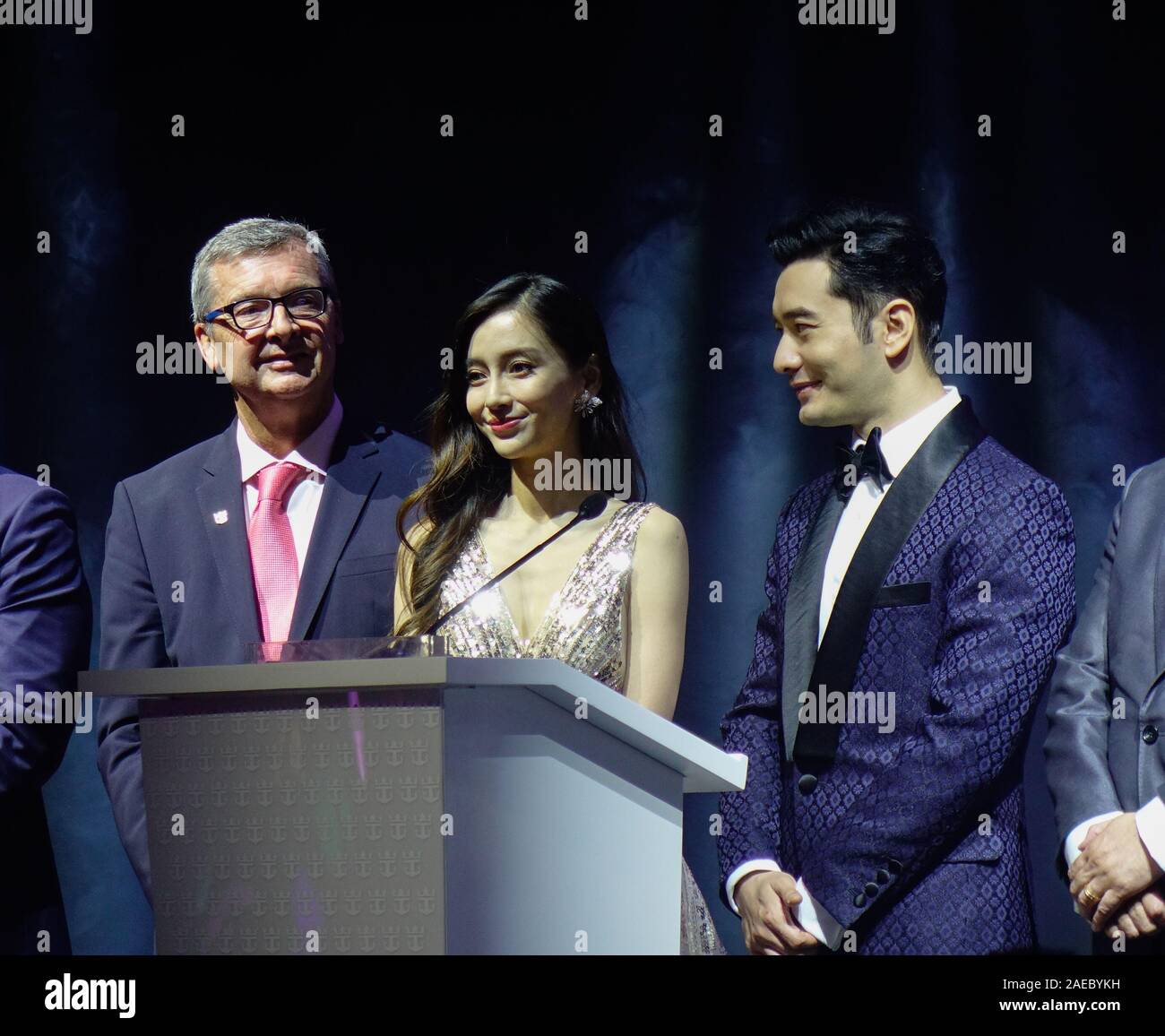 Shanghai, China - Jun 3, 2019. Berühmte chinesische Filmstar Huang Xiaoming und Angela Yeung Flügel in der Partei auf das Spektrum der Meere Kreuzfahrtschiff. Stockfoto